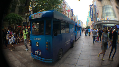 中国旅行記＠上海観光、南京東路を行き交う観光車