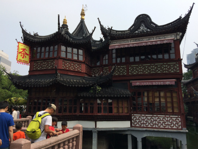 中国旅行記＠上海観光、豫園傍の九曲橋にある湖心亭。美味いお茶が意外と安く飲めます