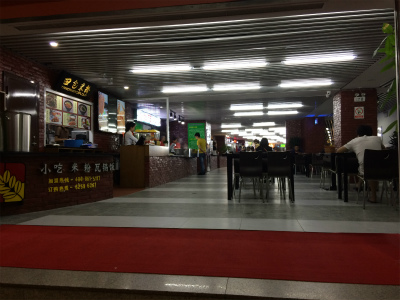 中国旅行記＠上海観光、豫園商城付近のビルの2階にある食堂が集まる場所