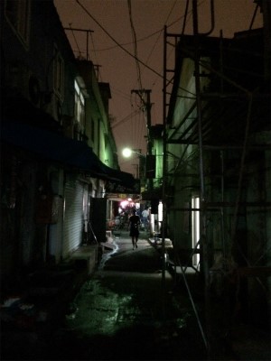 とまとじゅーす的中国旅行記＠上海観光、夜の千年古鎮、七宝老街。独特の雰囲気と人間味溢れた場所なので、僕は大好き。ダメ人間の巣窟へと向かう