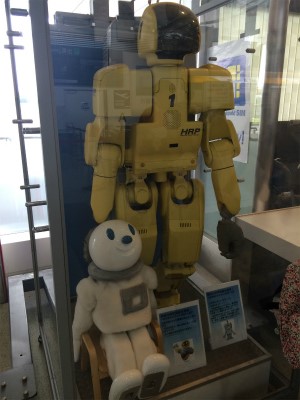 とまとじゅーす的中国旅行記＠茨城空港に展示されているHRP-1S、たいぞう、パロというロボット