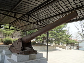 中国旅行記2017年＠大連・旅順観光、甲午農民戦争～日清戦争ゆかりの展示がある万忠墓にあるカノン砲
