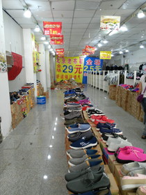 中国旅行記＠大連観光、兴工街（興工街）にある靴屋