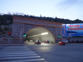 大連・旅順観光旅行＠旅順の白玉山トンネル