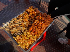 丹東観光＠丹東、鴨緑江で採れたモクズガニの串揚げ