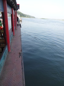 丹東観光＠丹東、鴨緑江から北朝鮮を眺められる遊覧船