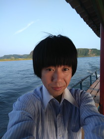 丹東観光＠丹東、鴨緑江から北朝鮮を眺める遊覧船上で記念撮影