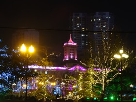 中国旅行記＠大連観光、夜の中山広場、旧横浜正金銀行から旧大連市役所を眺める
