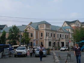 中国旅行記＠大連観光、ロシア風情街を散歩。これは東清鉄道関連の建物