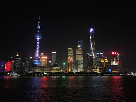 中国旅行記＠上海の外灘で東方明珠電視塔を見る