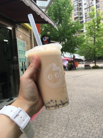 上海観光＠古北でCoCoのミルクティーを飲む