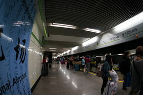 中国旅行記＠上海浦東国際空港から地下鉄2号線に乗る